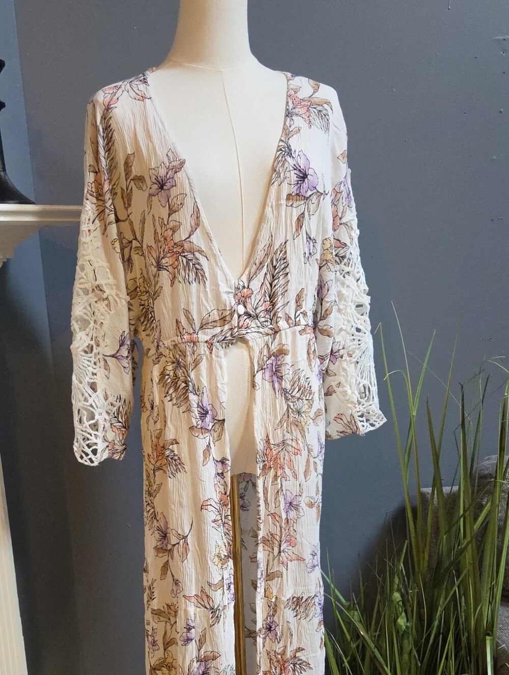 Floral Lace-Trim Long Kimono - Size Medium - Picture 2 of 8
